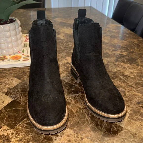 Kensie boots
Chelsea sole back - Picture 2 of 6